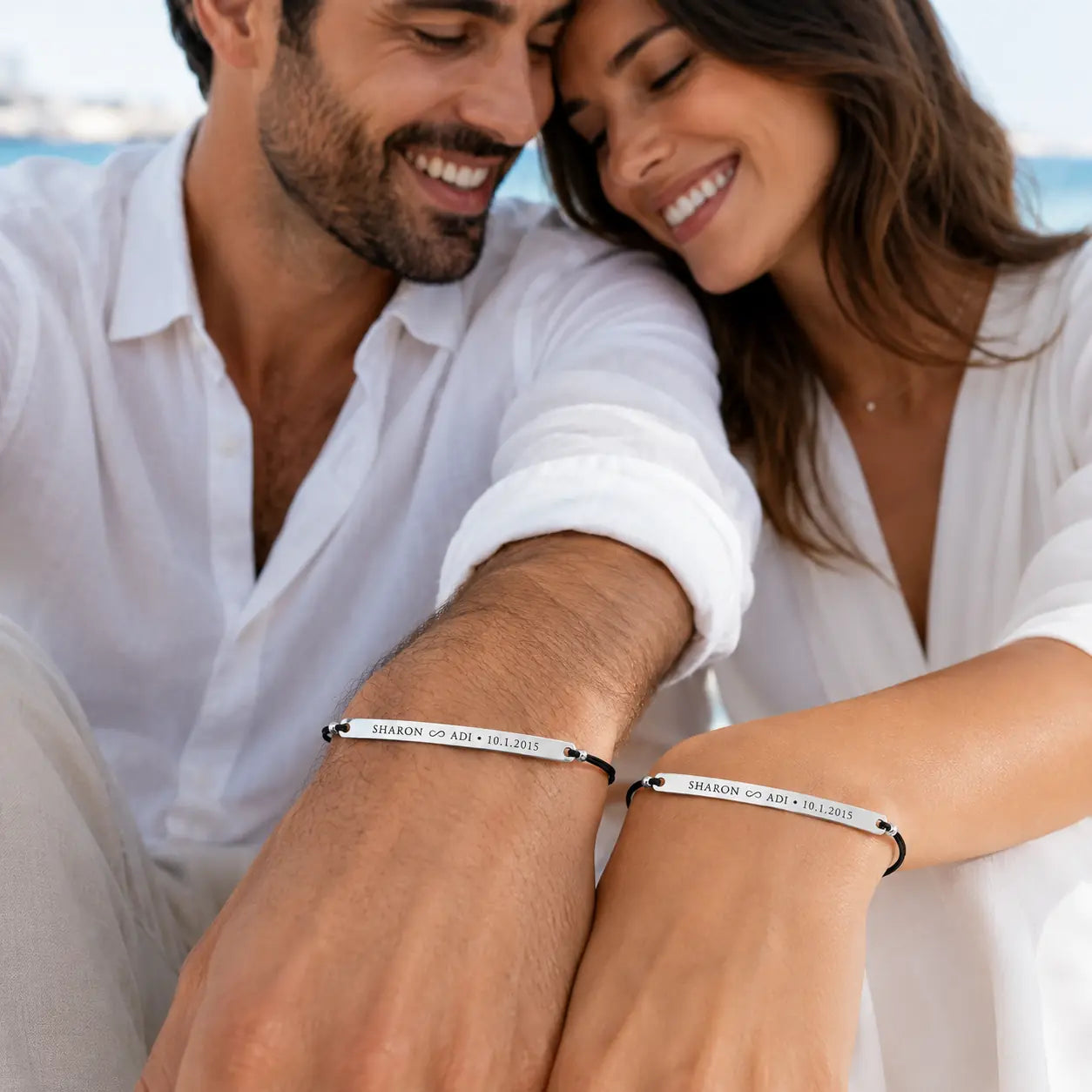 Delicate wire bracelet with engraving