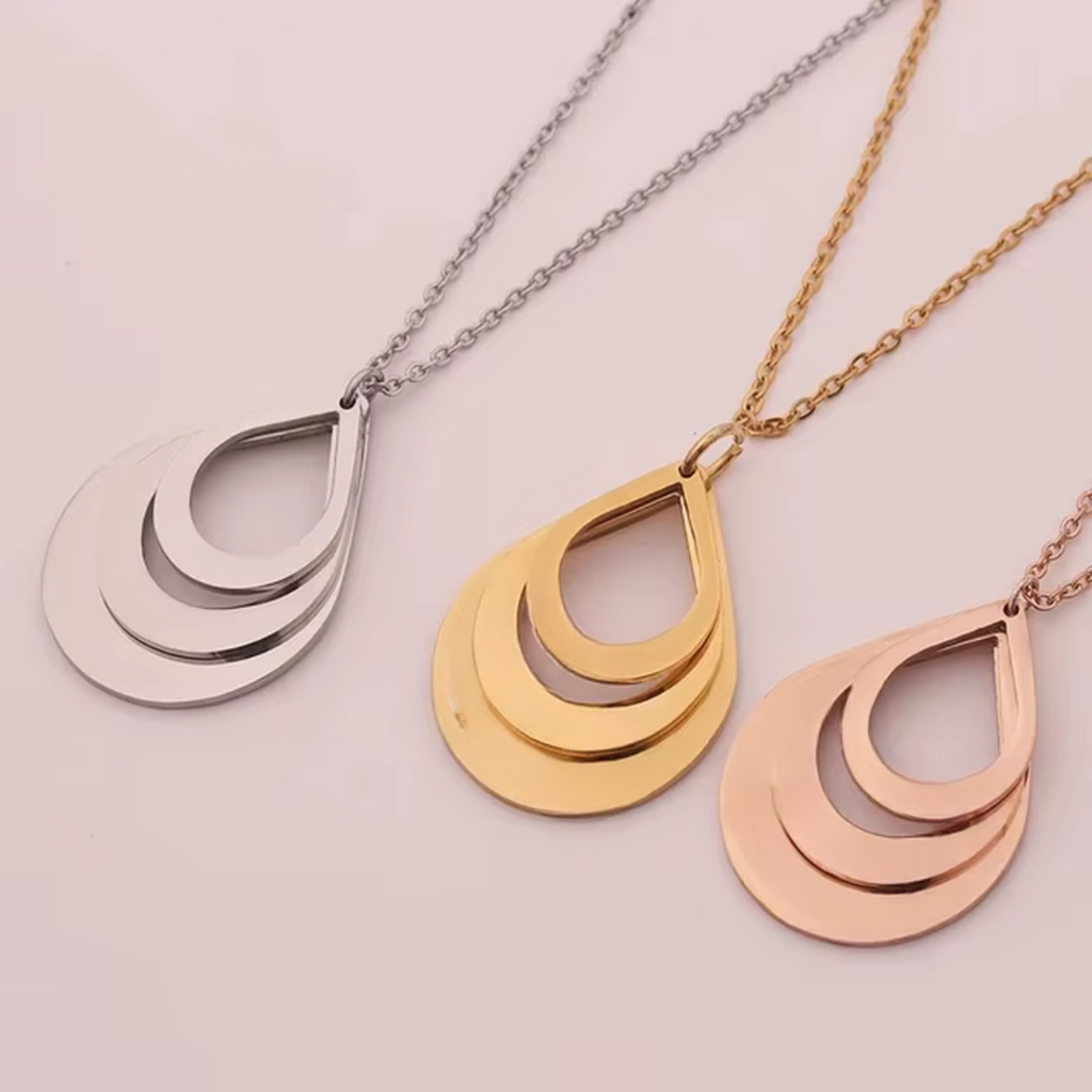 Teardrop necklace with personalized engraving