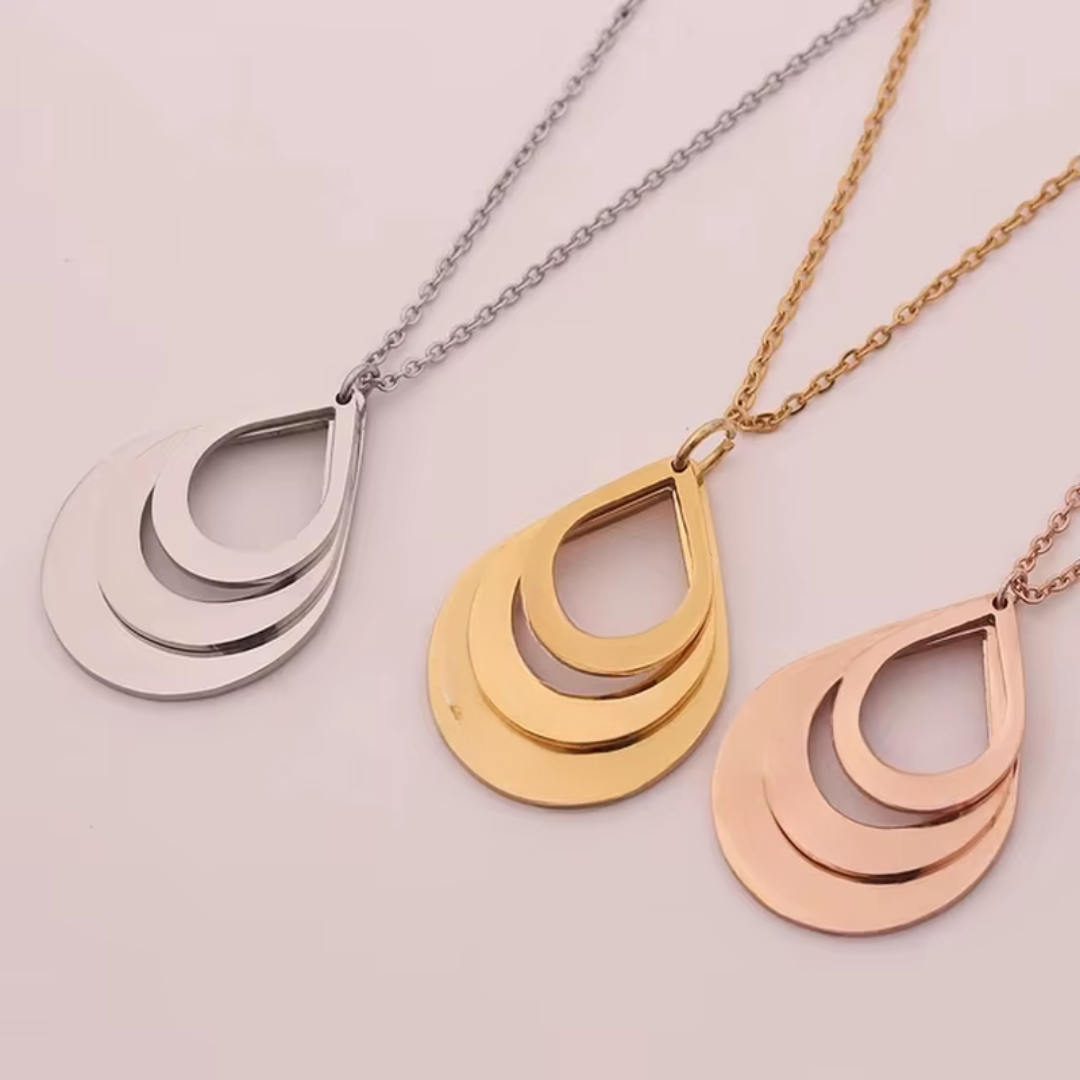 Teardrop necklace with personalized engraving