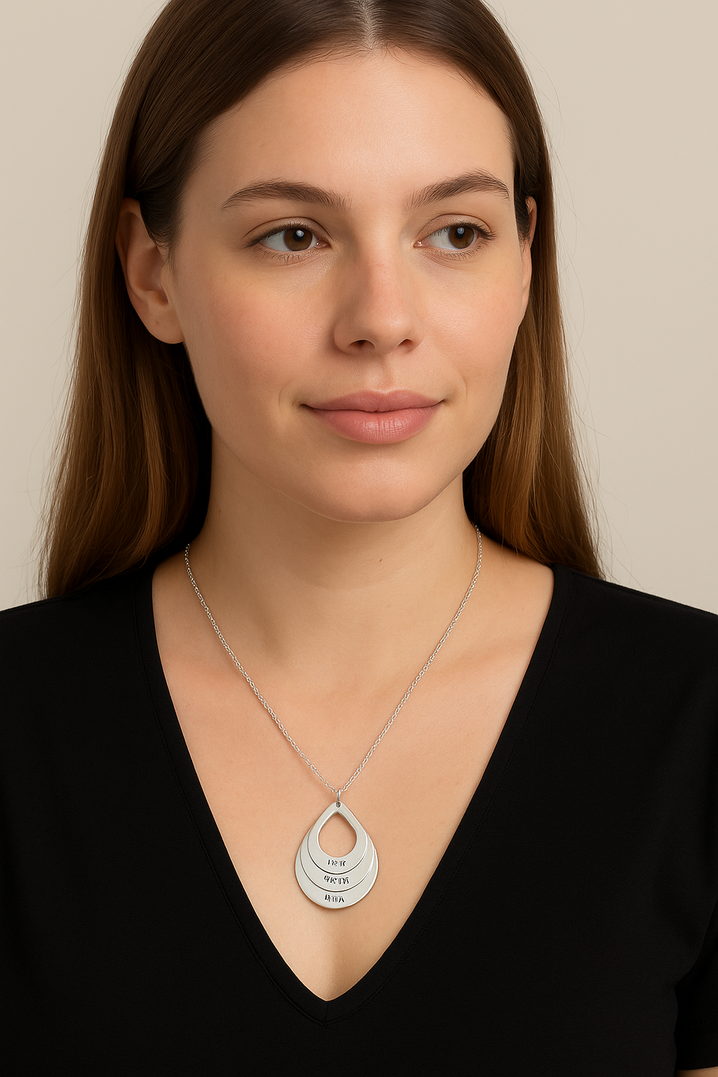 Teardrop necklace with personalized engraving