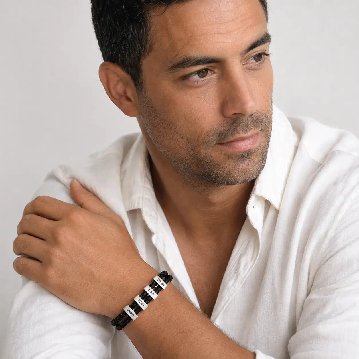 Yeone bracelet with engraved rectangle for men
